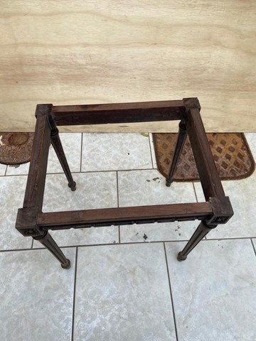 Mesa Lateral Estilo Luis Xvi Em Jacarandá - Foto 3