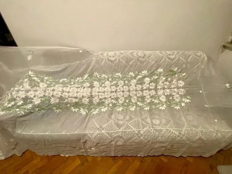 Toalha de mesa off white bordada - Foto 2