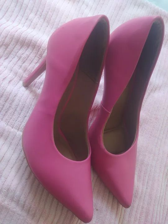 Sapatos e Sandálias  - Foto 2