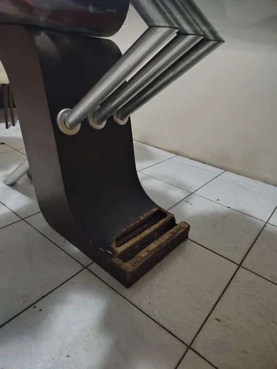 Mesa de vidro com 8 cadeiras  - Foto 4