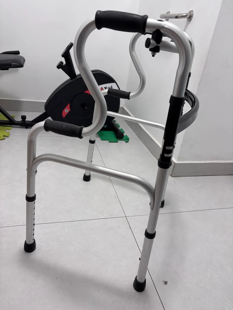 Andador articulado para idosos - Foto 2