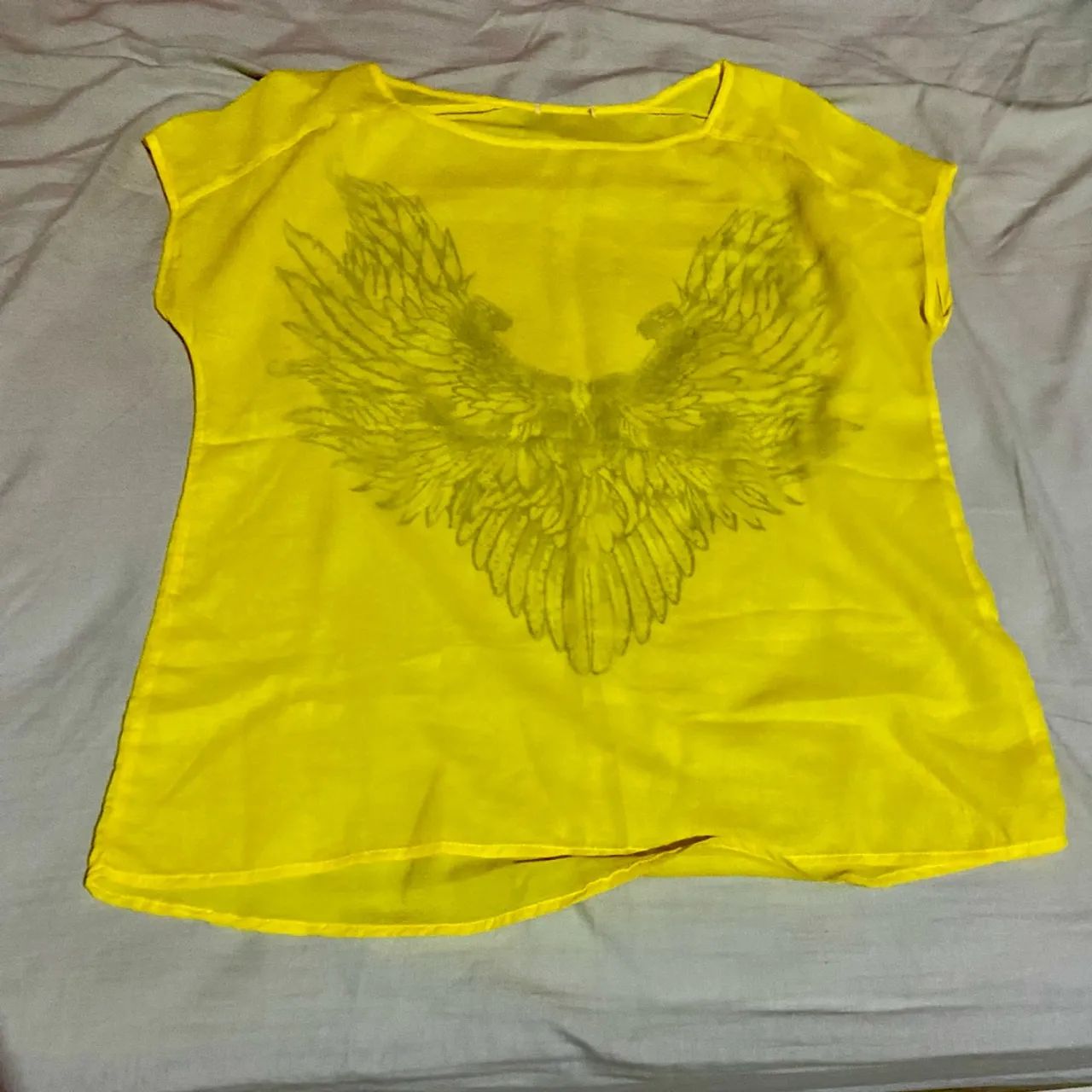 Blusa Amarela com Estampa de Asas - Foto 2