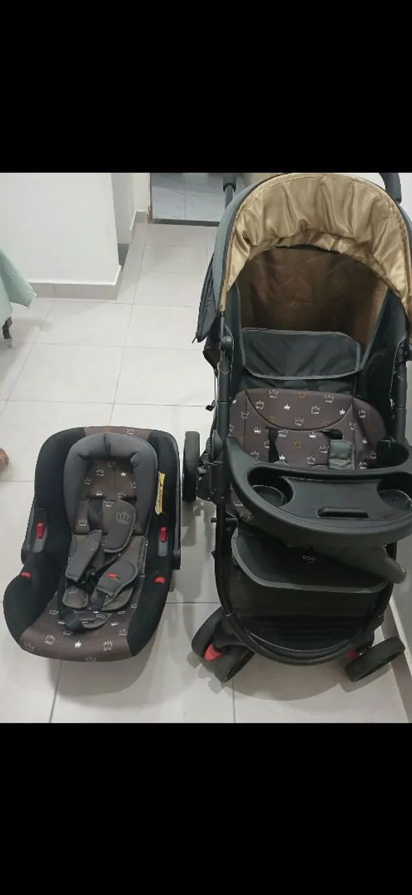 Vende-se esse carrinho de bebê com bebê conforto 