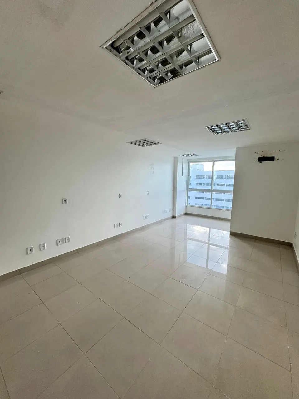 Sala para aluguel no Edf. Business Center, Renascença - São Luís - MA