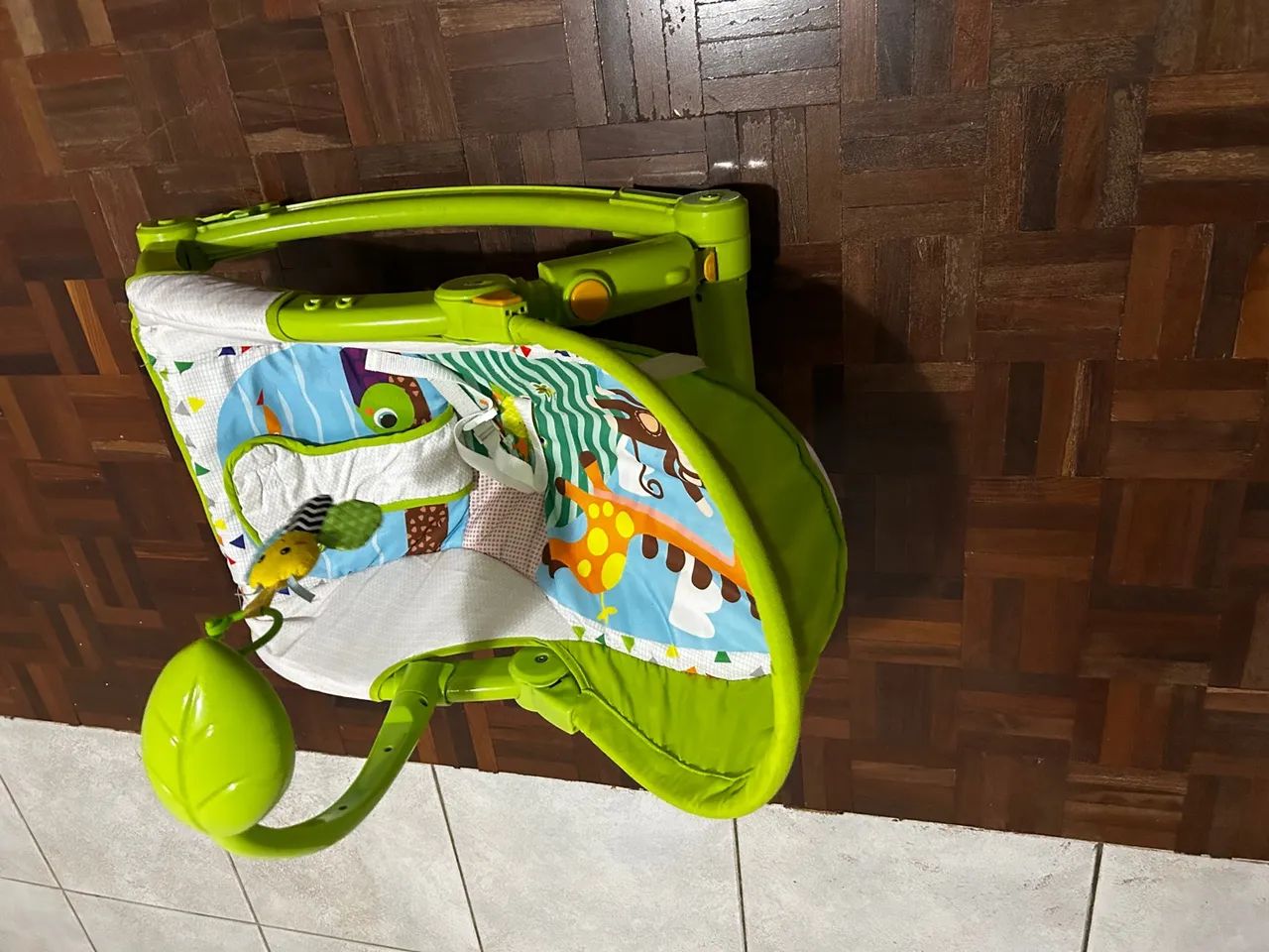 Cadeirinha de descanso para bebê com brinquedos - Foto 3