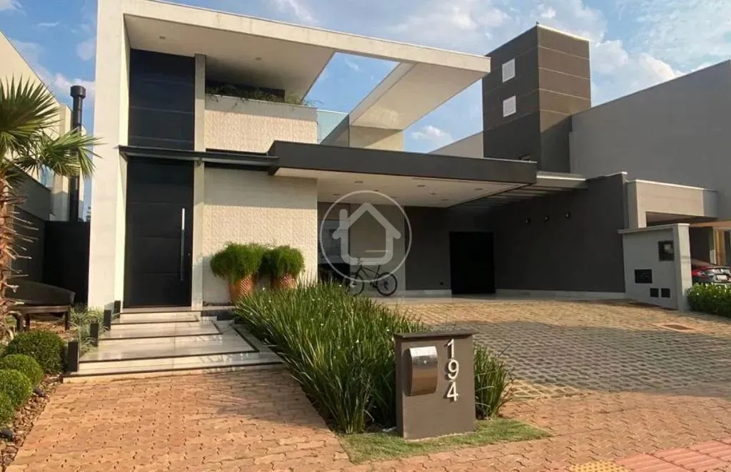CASA TÉRREA 03 SUITES - RICA EM DETALHES
