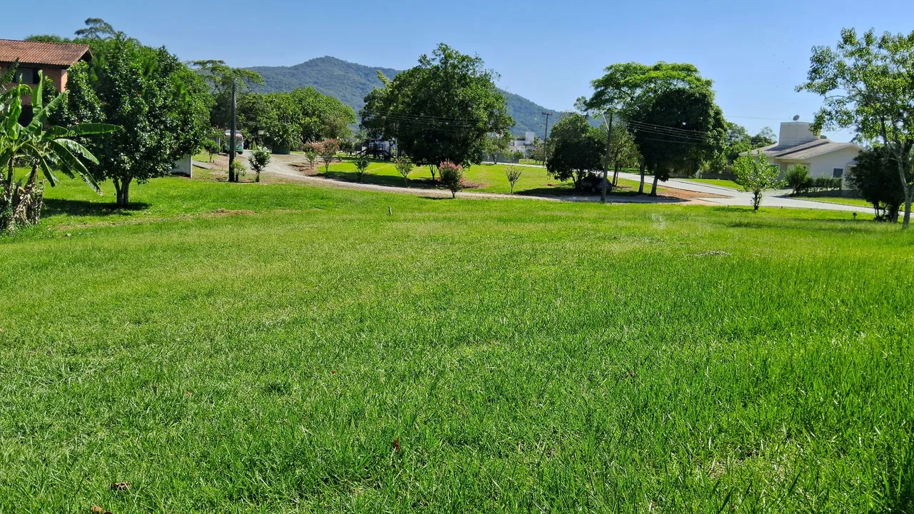 Terreno 825 m² condomínio fechado em Santo Amaro da Imperatriz-SC