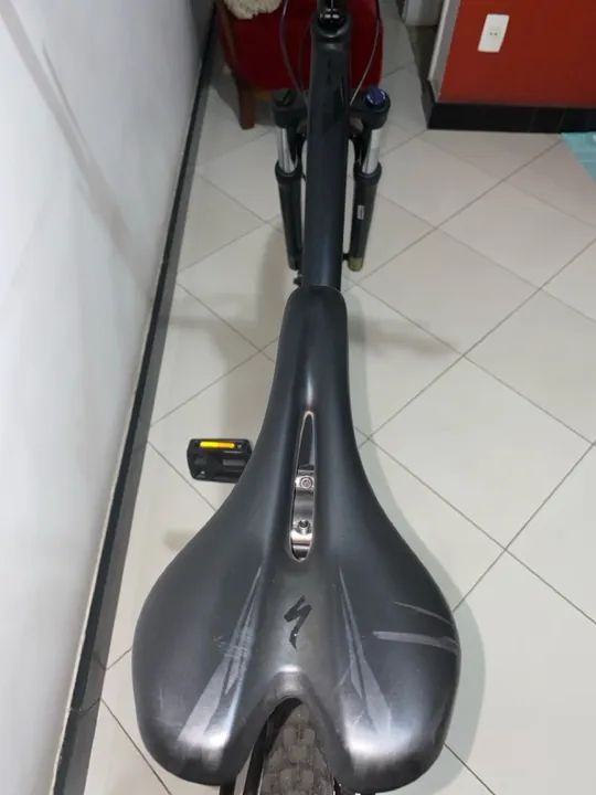 Bicicleta Mountain Bike Aro 29 specialized - Foto 2