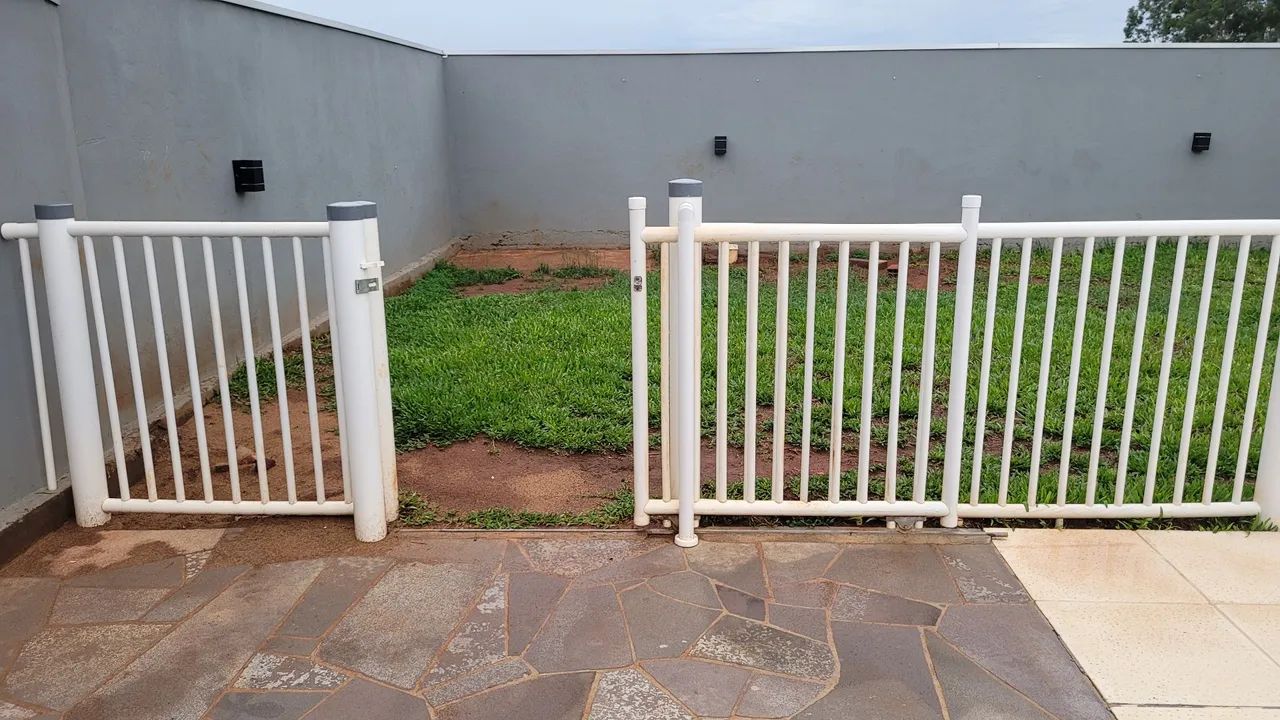 Cerca grade portão em PVC branco - Foto 2