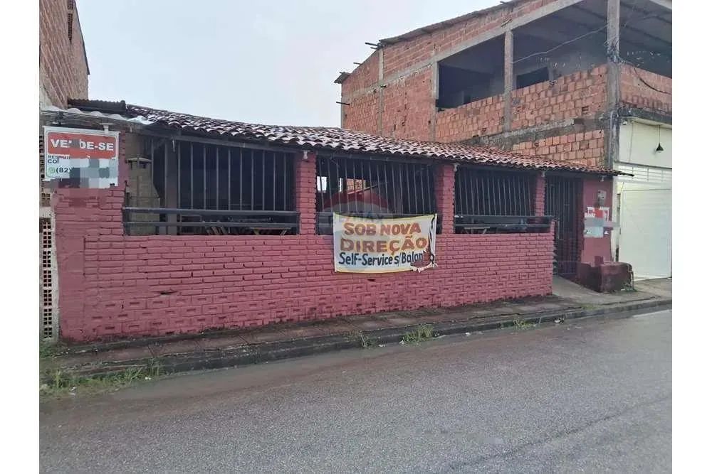 Ponto comercial a venda na Massagueira, com mobília para restaurante. Aceita negociaçã por