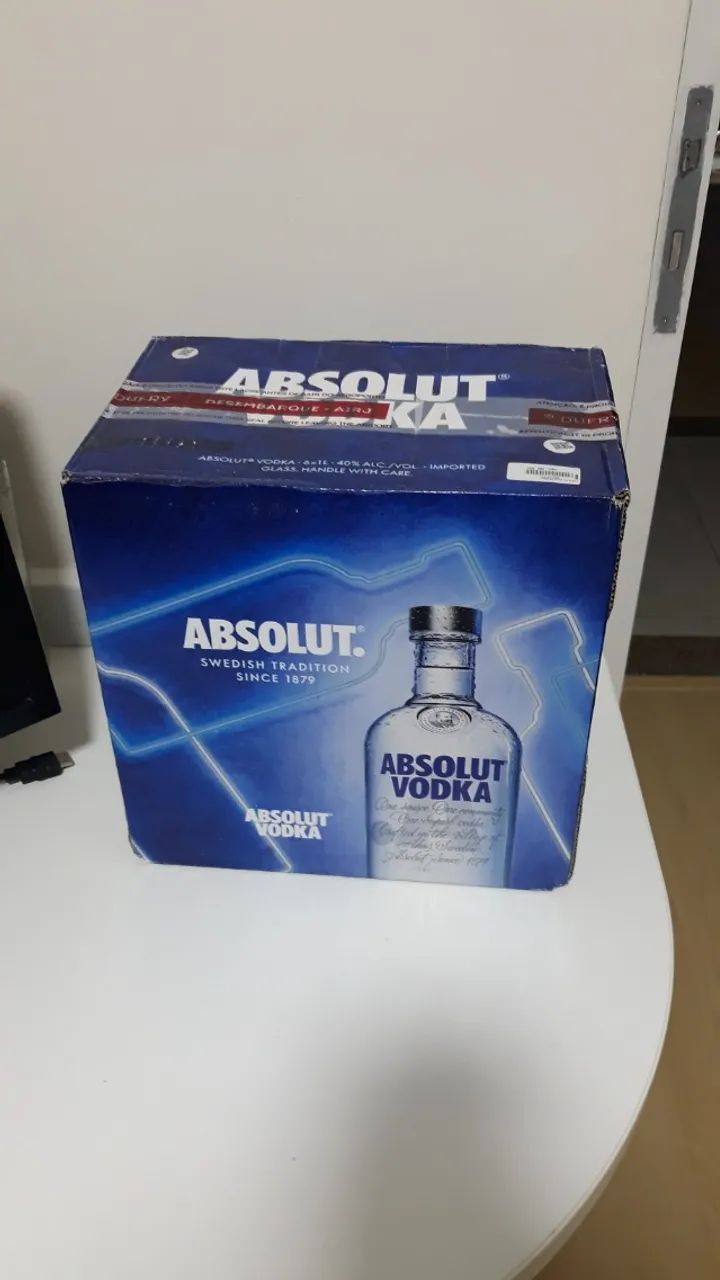 Caixa com 6 Absolut 1L