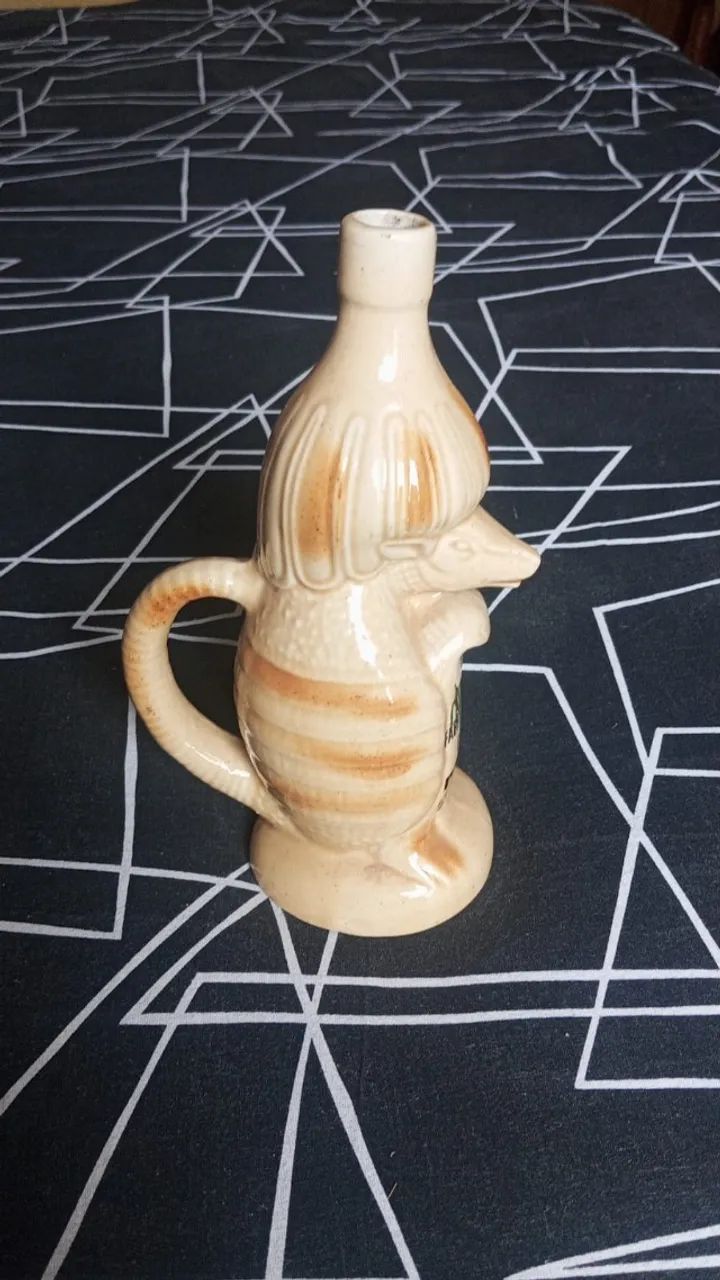 Garrafa Em Porcelana Em Forma De Tatu #av - Foto 2