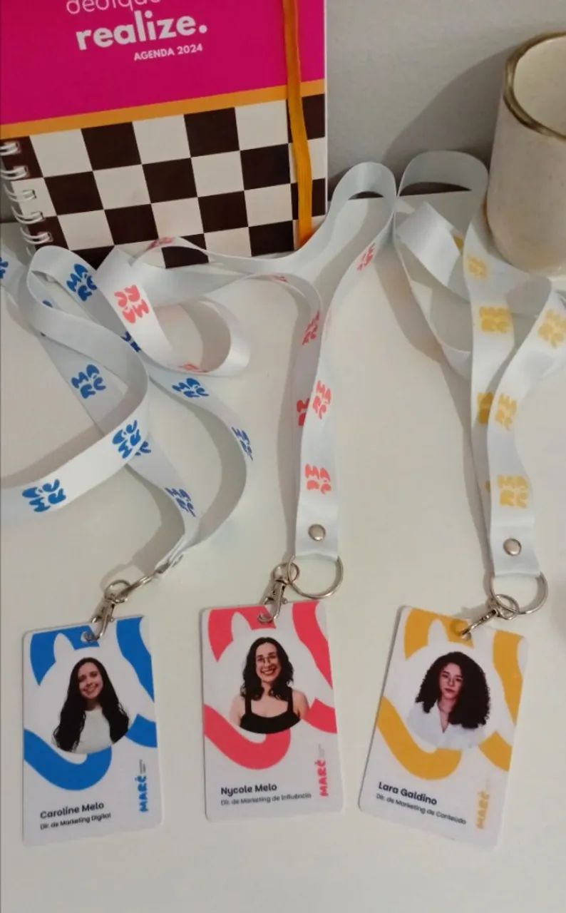 Crachá com cordão personalizado 