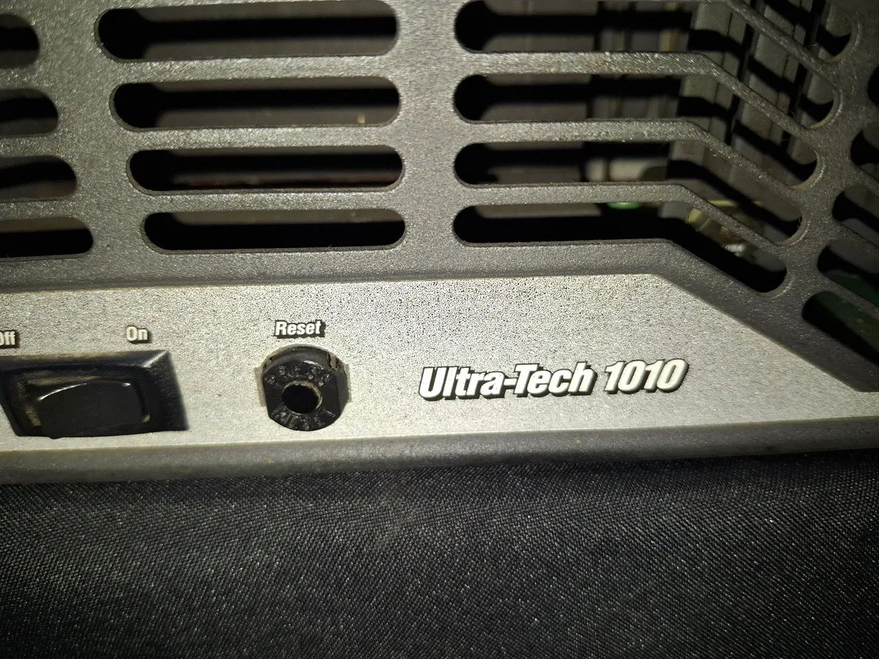 Amplificador Crown Ultra Tech 1010 - Foto 2