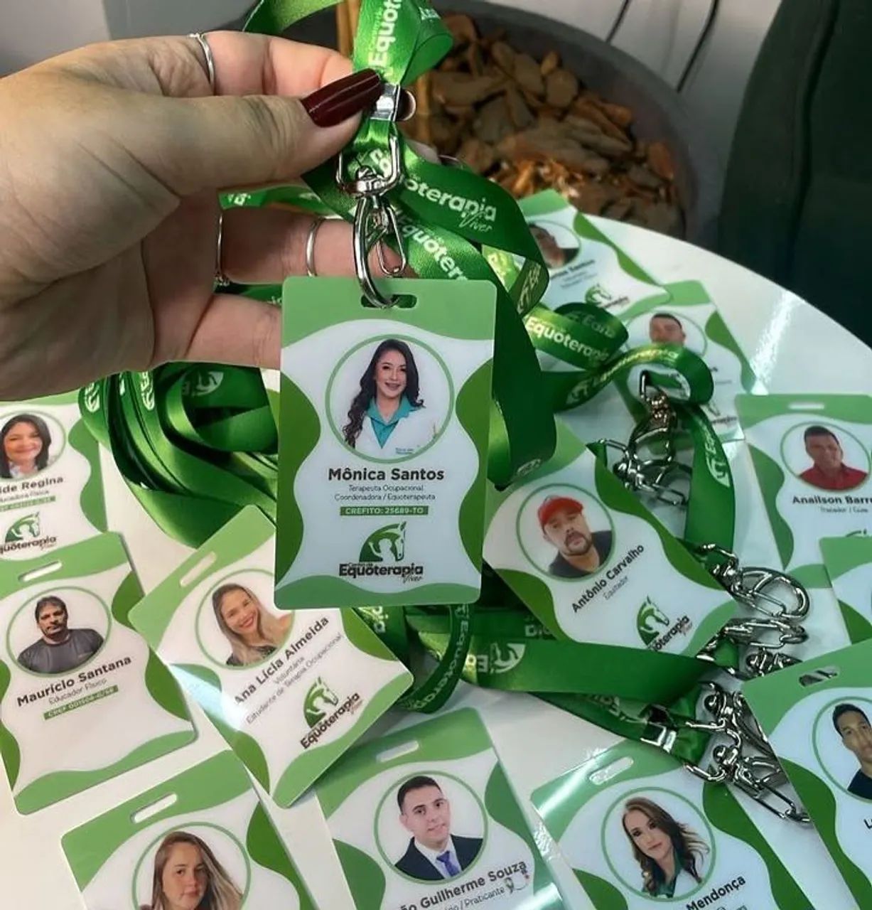 Crachá personalizado com cordão 