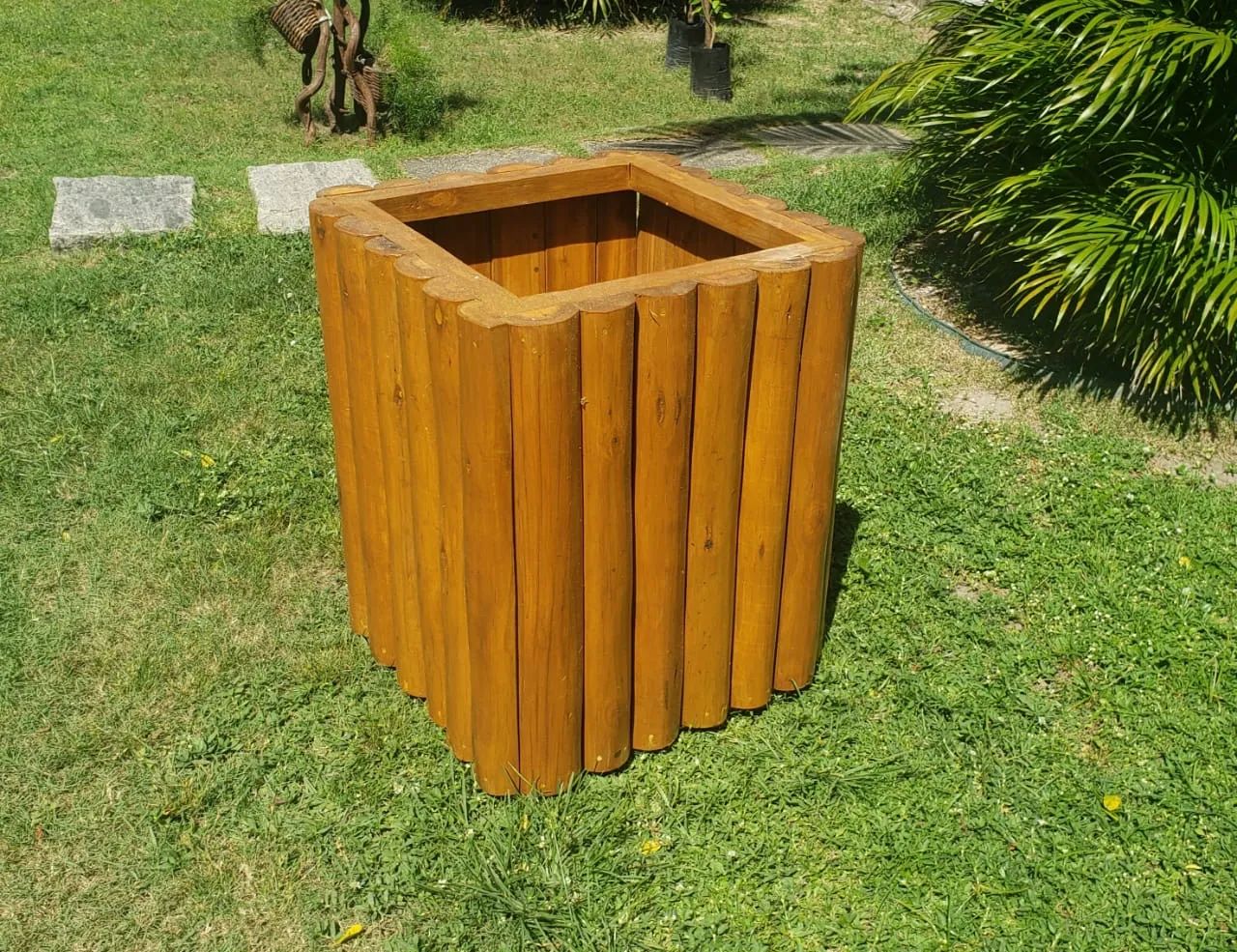 Lixeira de Madeira para Área Externa - Foto 2