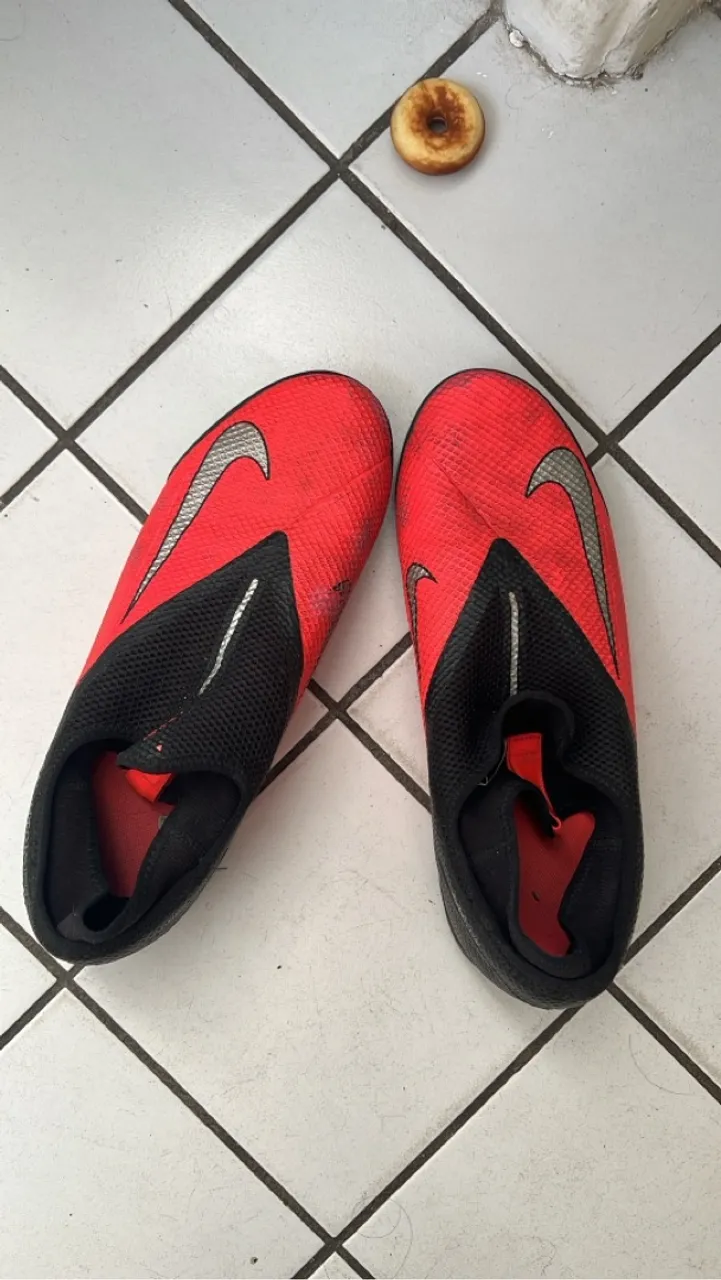 Chuteiras Nike Phantom GT2 - Vermelhas