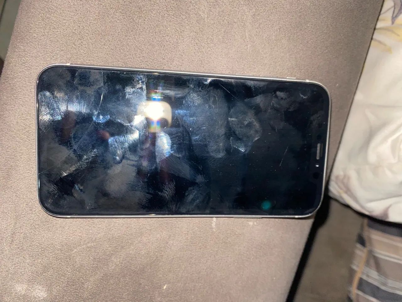 Tela iPhone danificada para peças