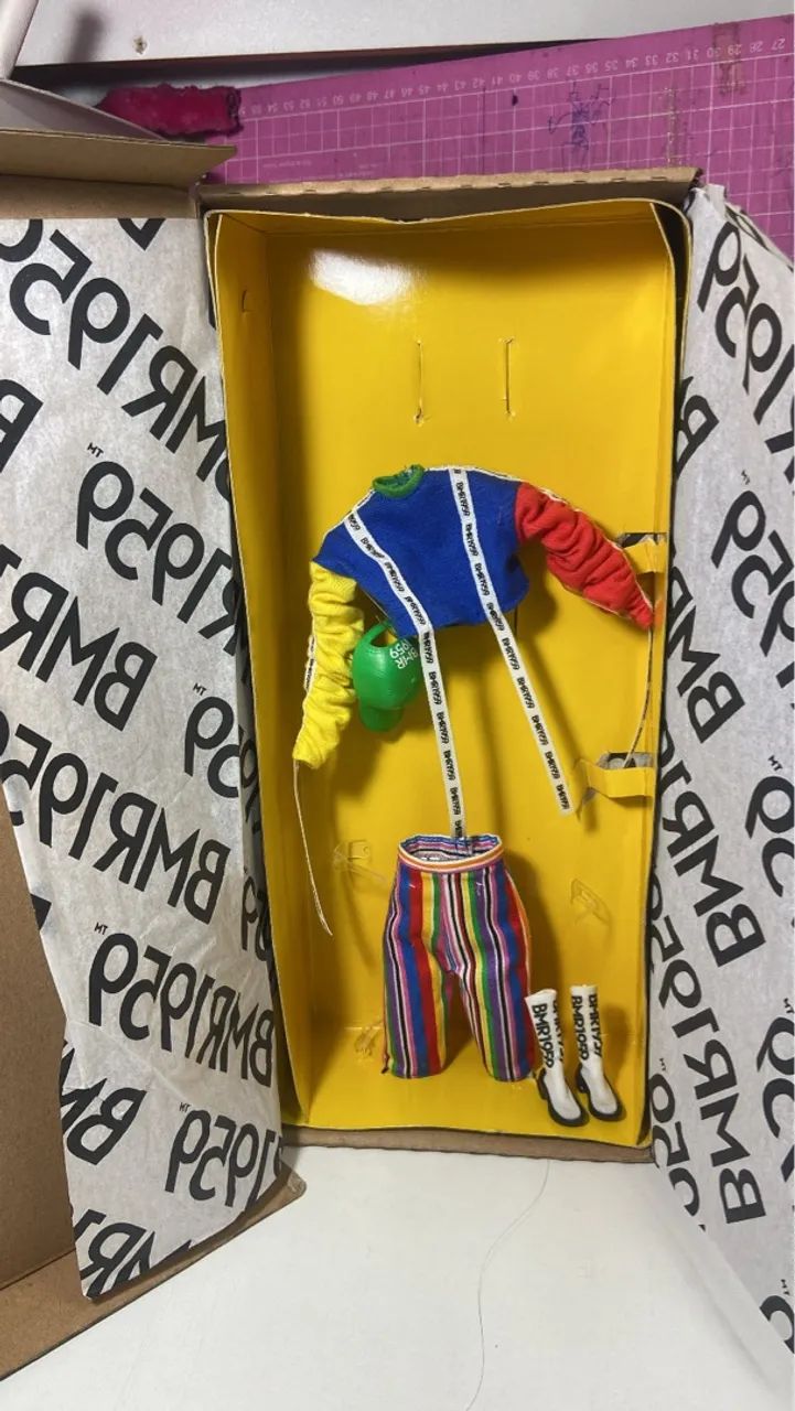 Conjunto de roupas e caixa Barbie BMR1959