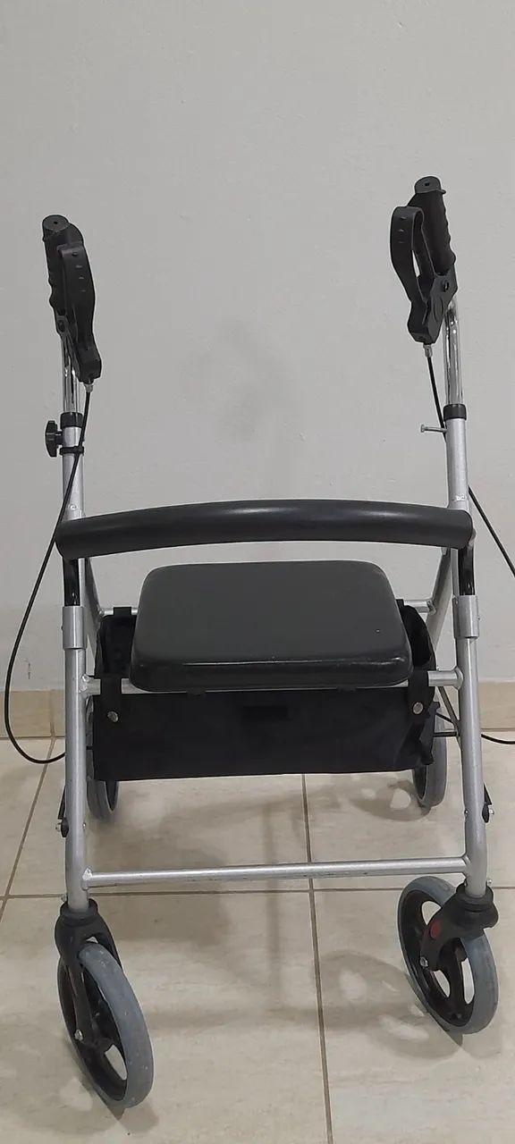 Andador Idoso 4 Rodas de Alumínio Dobrável Dellamed com Assento D12 6248 - Foto 4