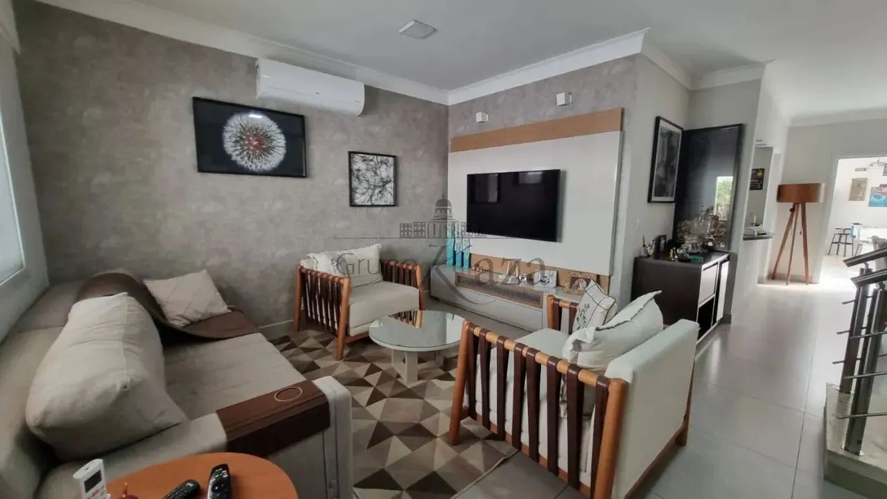 Oportunidade - Casa em Condomínio - Residencial Elegance - Jardim Santa Maria - 4 Dormitór
