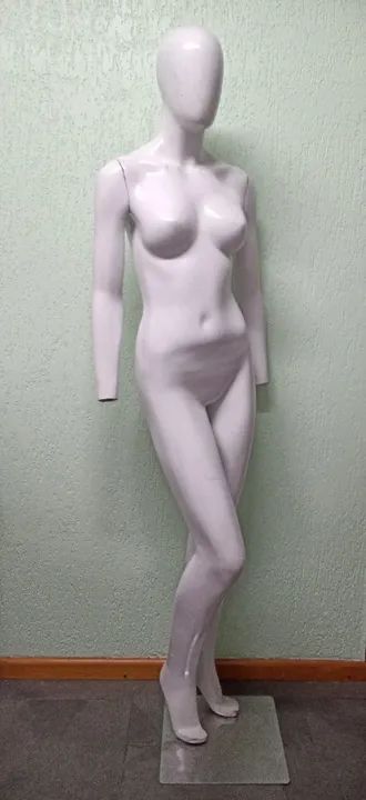 Manequim feminino em perfeito estado
