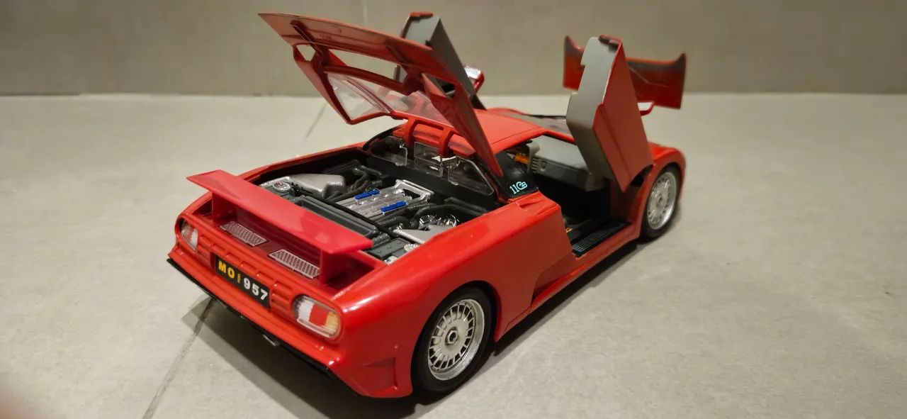 Bugatti EB110- miniatura 1/18 - Foto 5