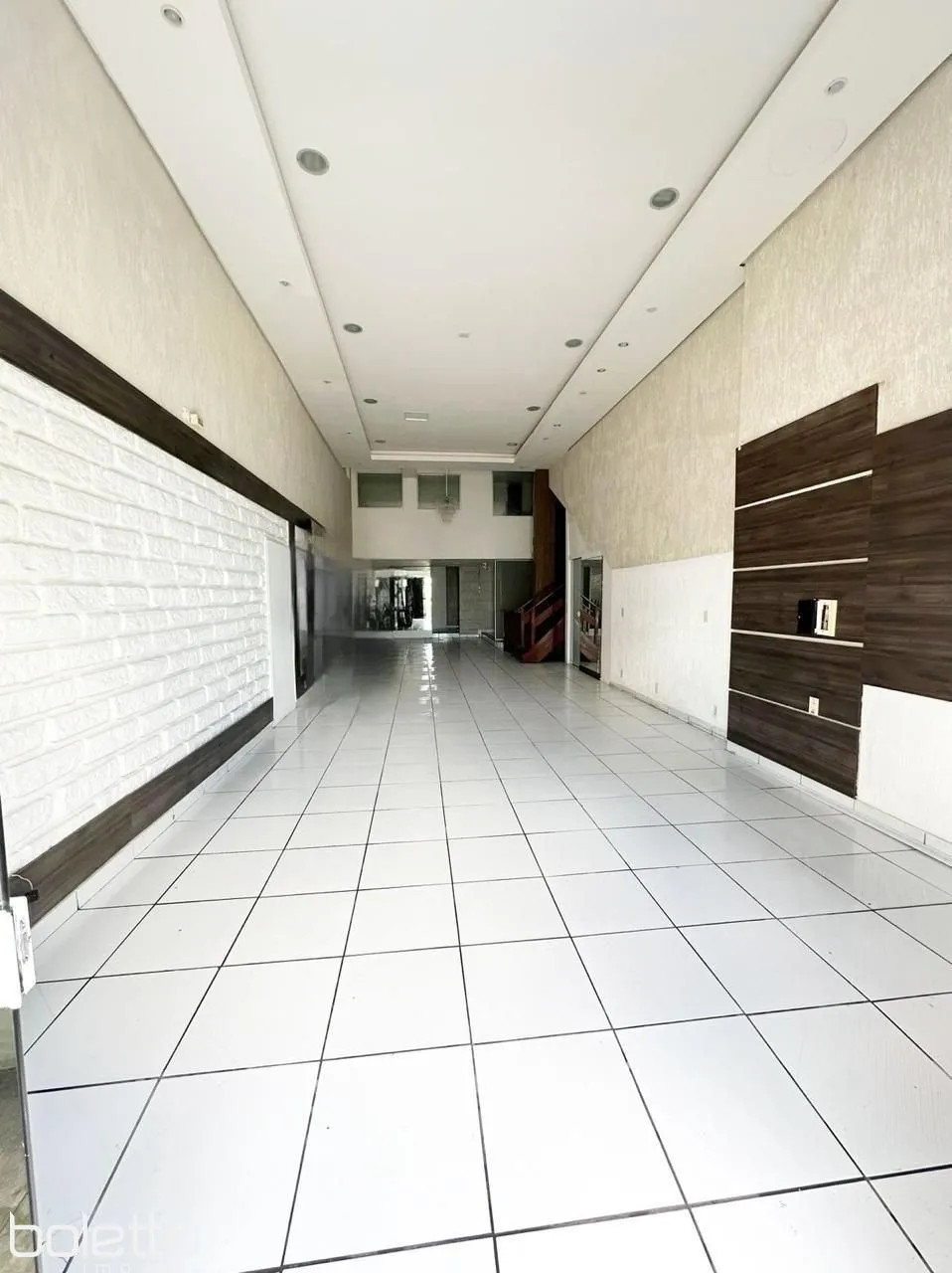 Sala Comercial para alugar no bairro Vila Jardim por: R$ 3.900,00