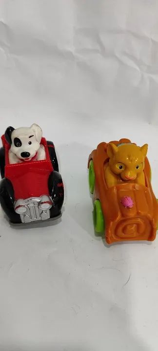 Carrinhos Miniaturas Disney Usado Rei leão e Dálmatas  - Foto 2