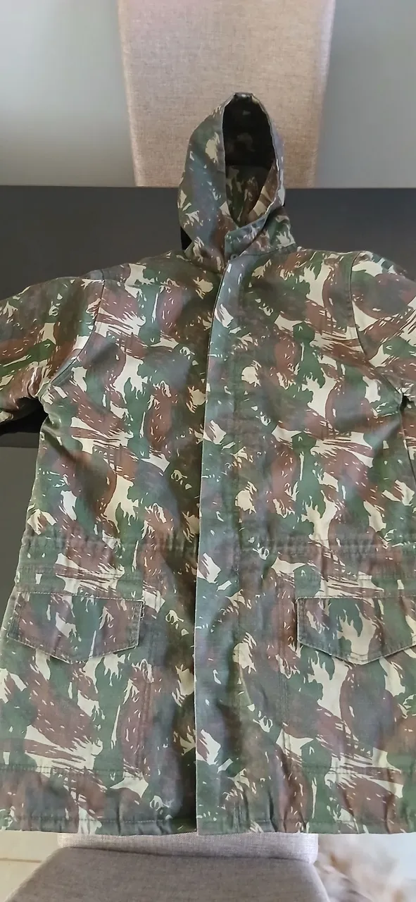 Casaco Camuflado com Capuz