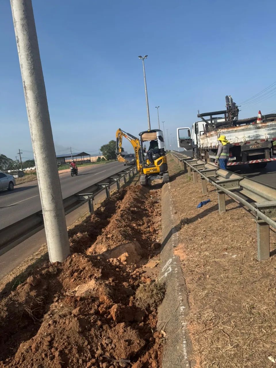 Mini escavadeira = maxima eficiência - Foto 3