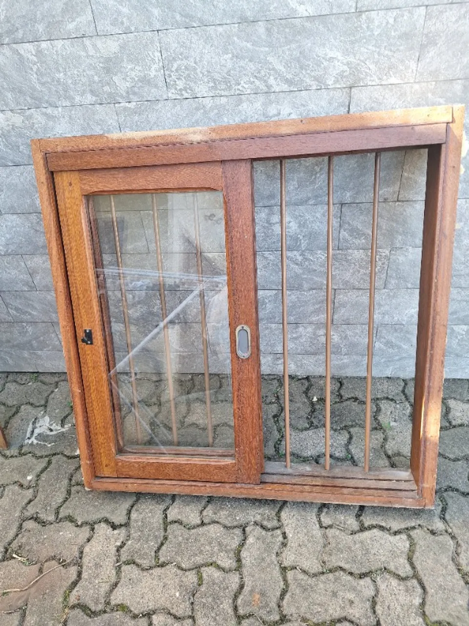 Janela de Madeira de 1m x 1m