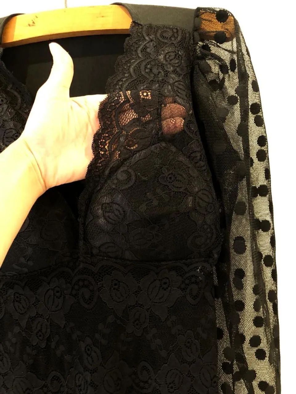 Body de renda preto com mangas transparência tule poá  - Foto 2