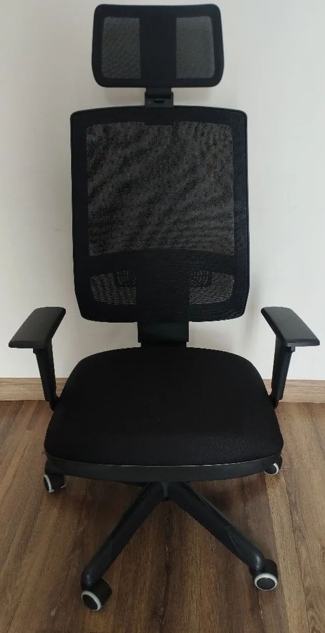 Cadeira escritório com apoio de cabeça ergonômica certificada modelo Brizza