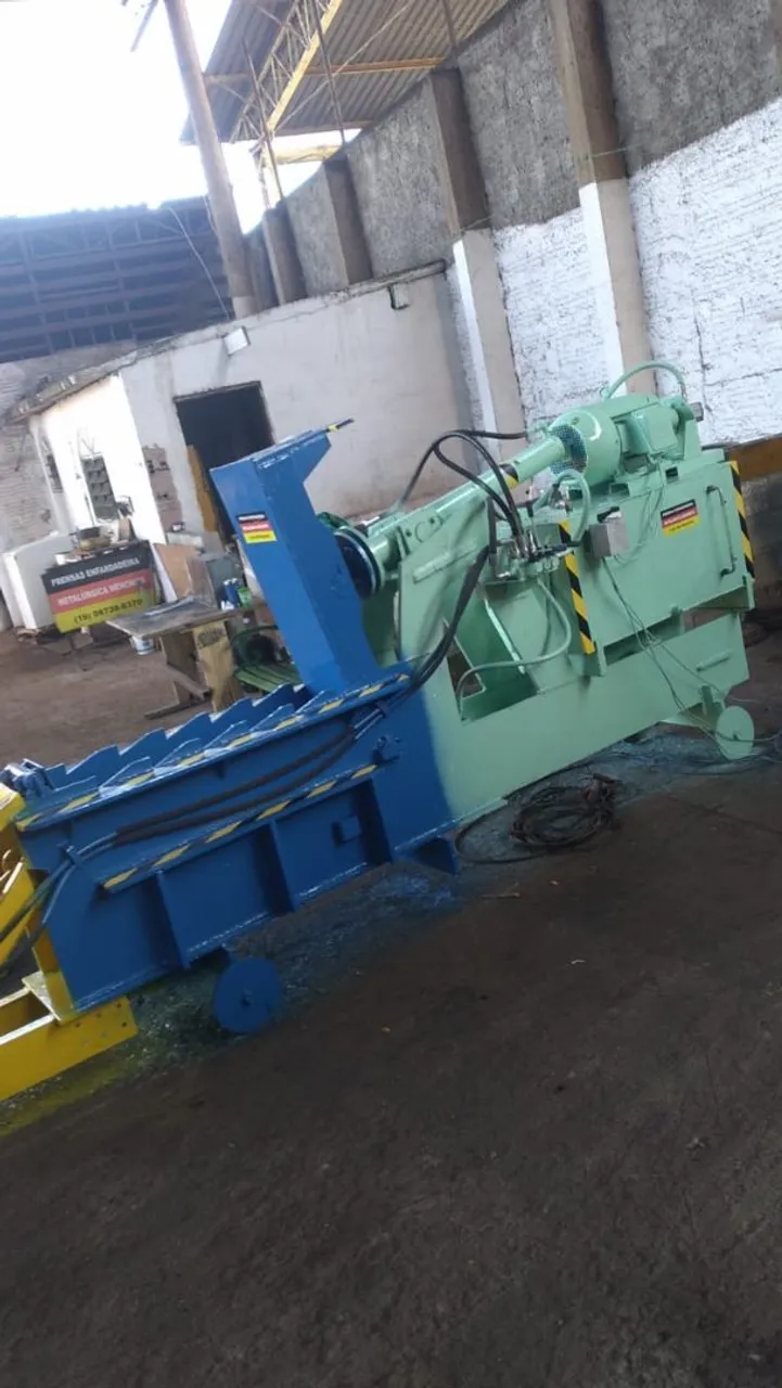 Prensa modelo jacaré fardos 30x30 padrão LATASA tipo boca de 60t 30cv
