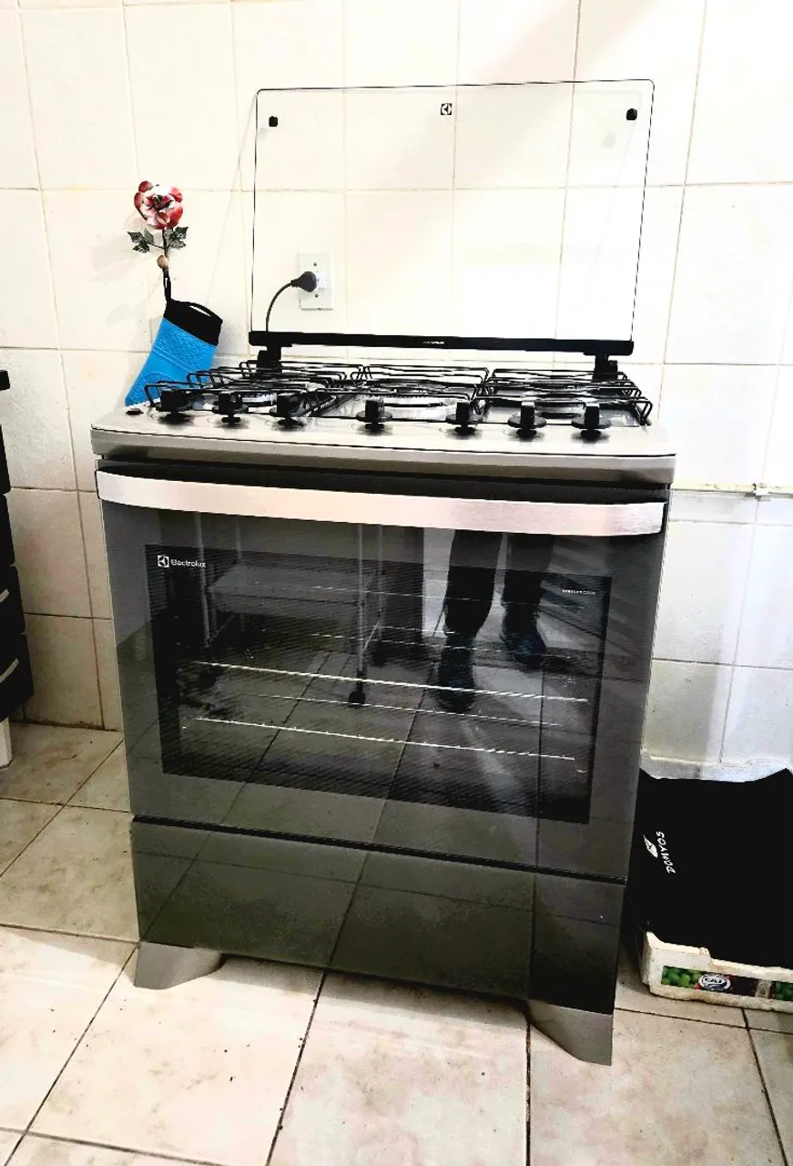 Fogão Electrolux 5 bocas modelo Fe5tc com Perfct Cook, Vapor Bake, Timer