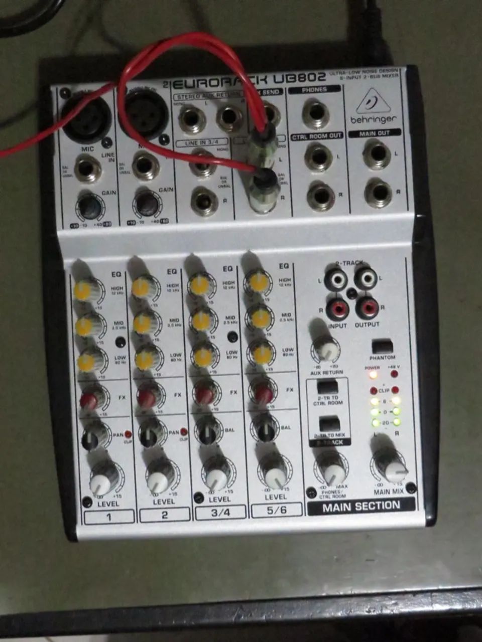 Mesa de Som Behringer Eurorack UB-802 - Foto 2