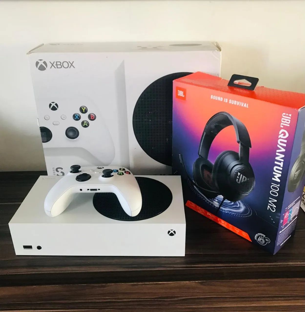 Xbox SÉRIES S + Headset JBL, zerados!!! No plástico.