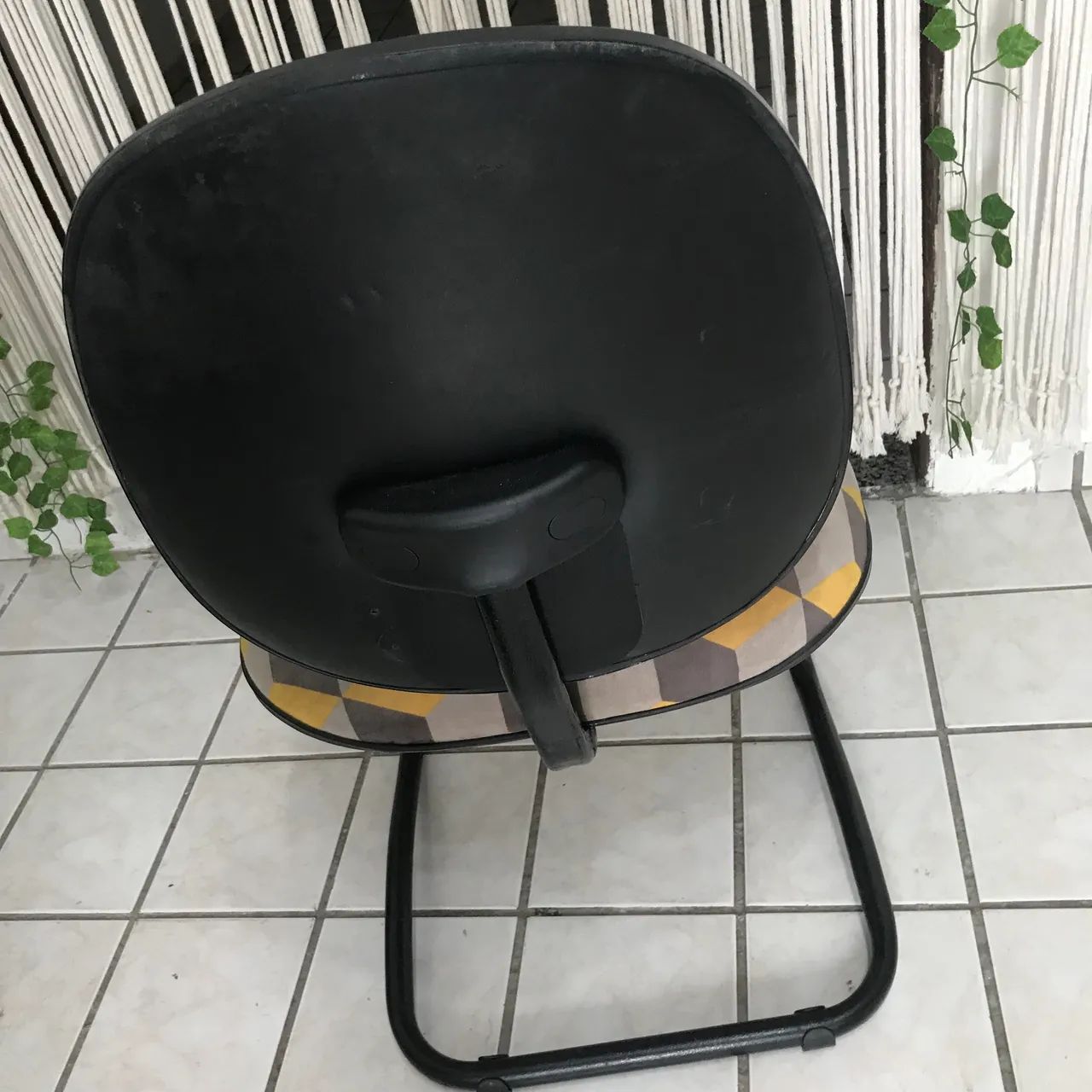 Cadeira fixa sem braços na lateral  - Foto 4