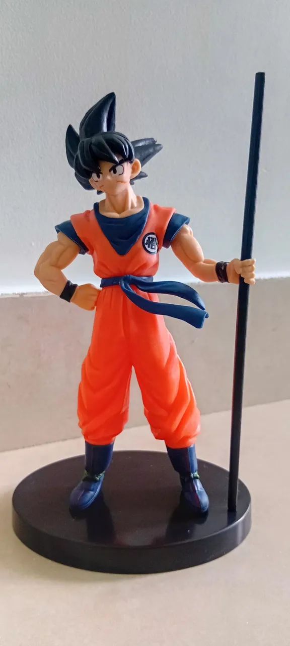 Estátua do Goku com bastão mágico 