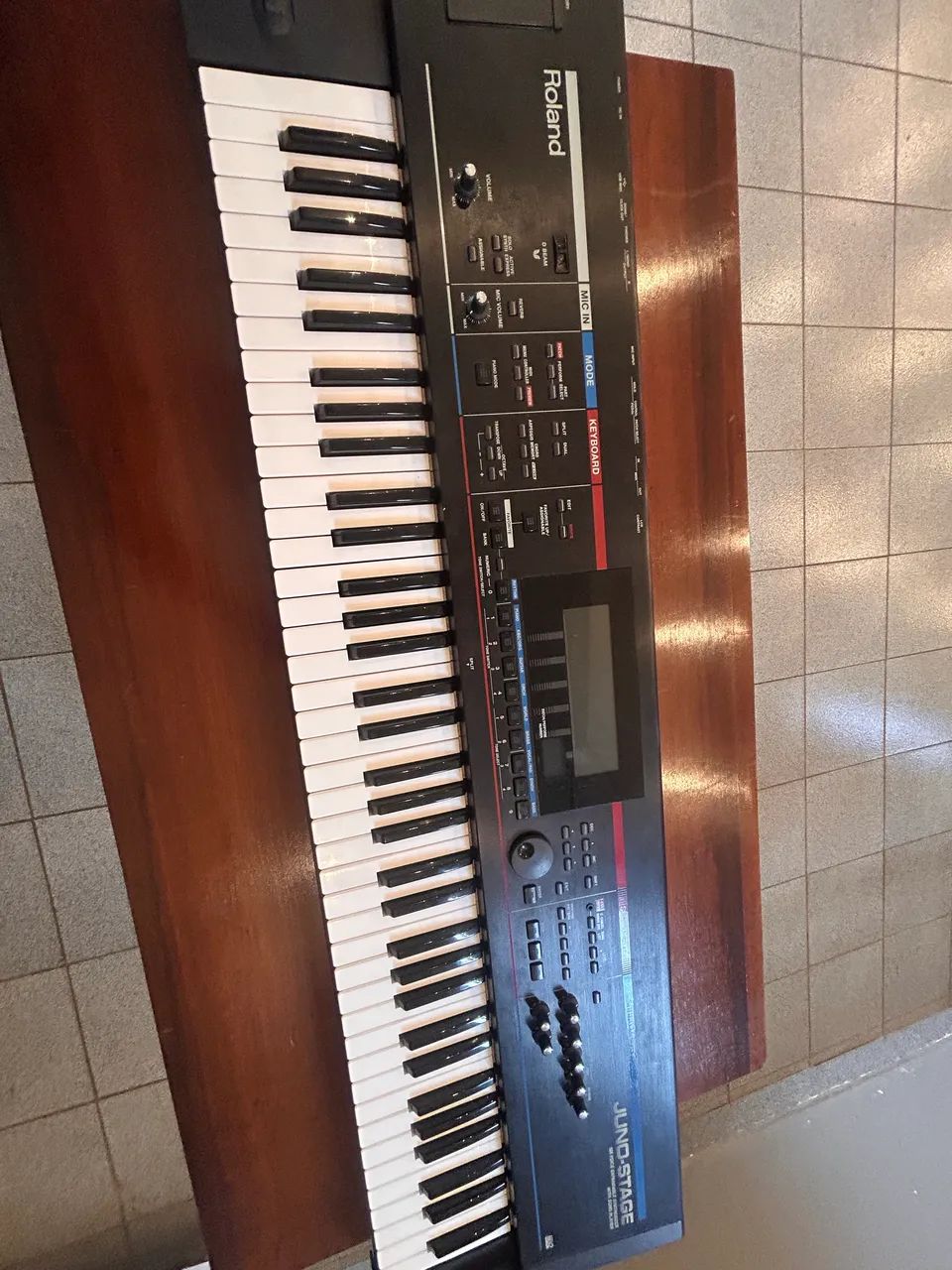 Teclado Juno Stage