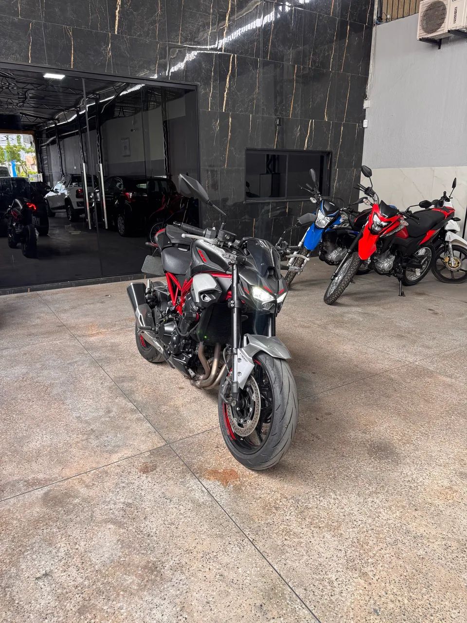 ＭＯＢ無地黒変更 Kawasaki 900 2026 - 1519849416 | OLX