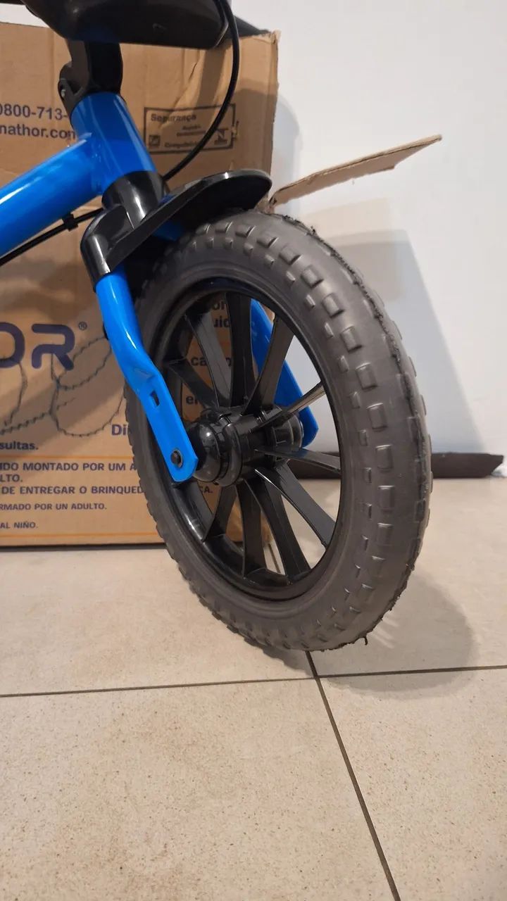 Bicicleta de equilíbrio azul NOVA - Foto 4