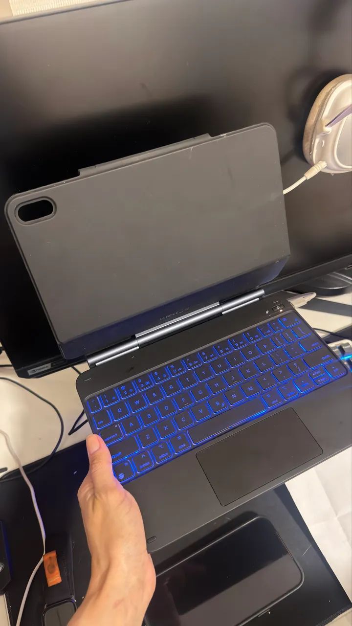 Case IPad 10 - com teclado e iluminação  - Foto 3