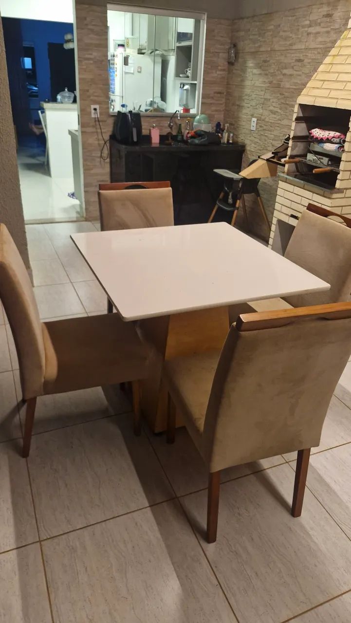 Mesa de jantar 4 cadeiras