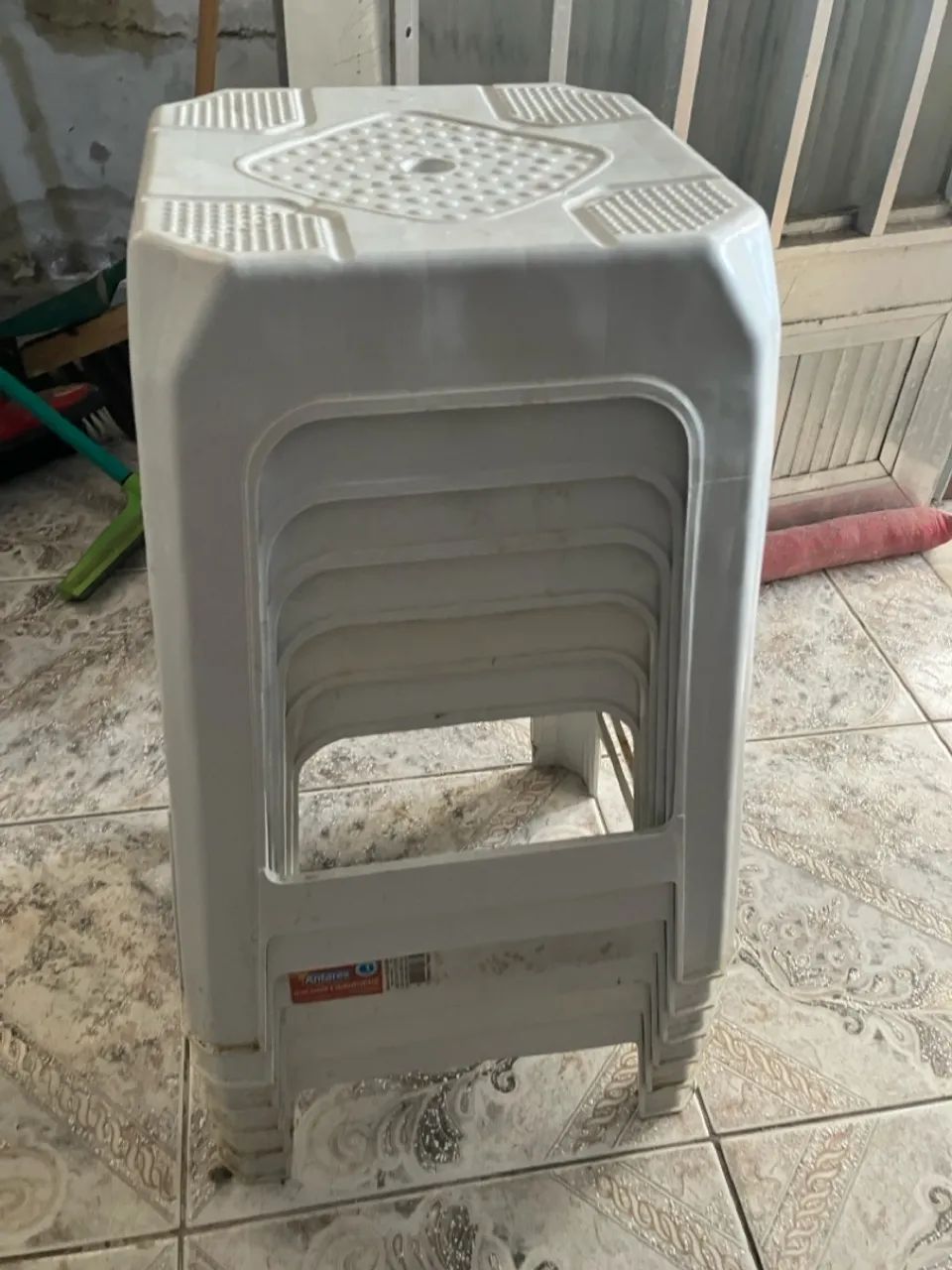 6 Banquinhos de plástico  - Foto 3