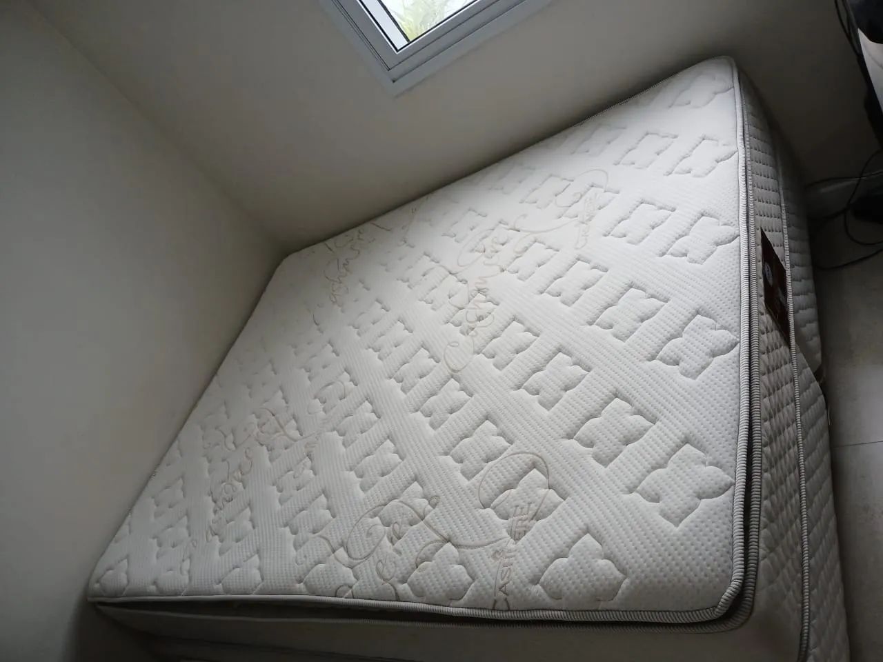 Colchão Queen Molas Ensacadas Cashemere com Pillowtop