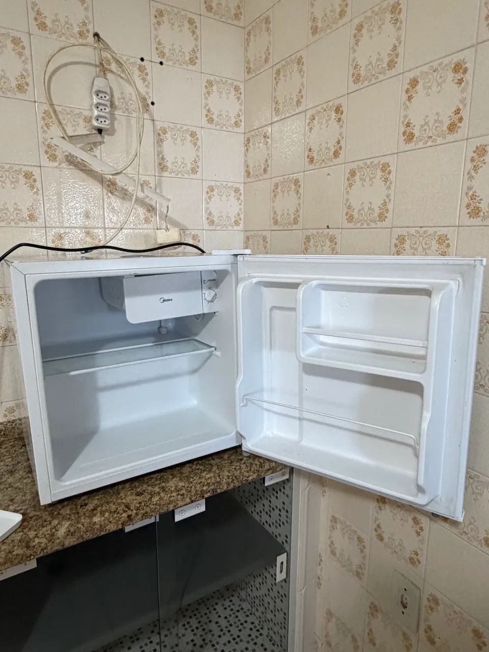 Frigobar Midea