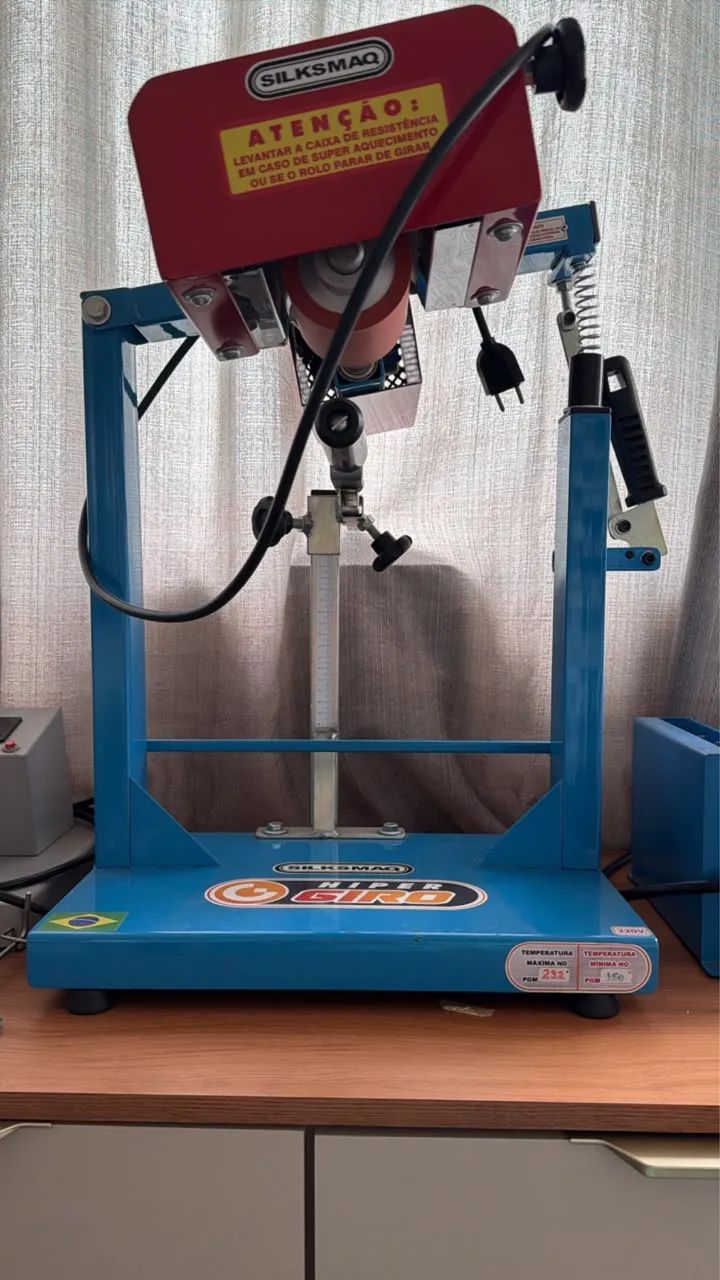 Máquina de estampar copos long drink Silksmaq seminova