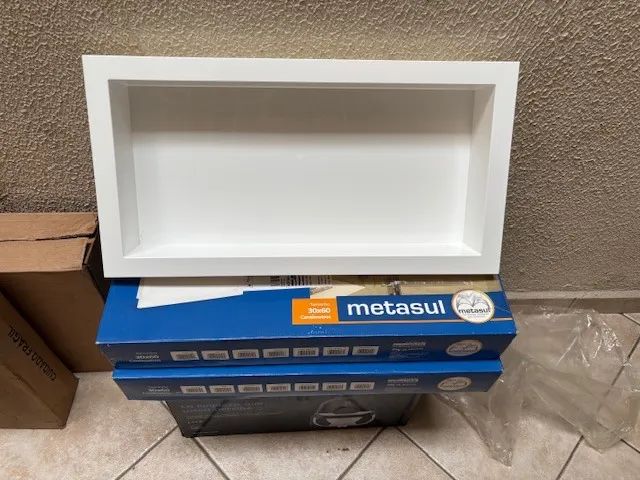 Nicho de parede, novo, na caixa, 2 peças